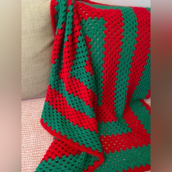 CROCHET multipurpose blanket acrylic wool, 41'x41'x41'x41'. Red-Green. Handmade - Picture 6 of 17